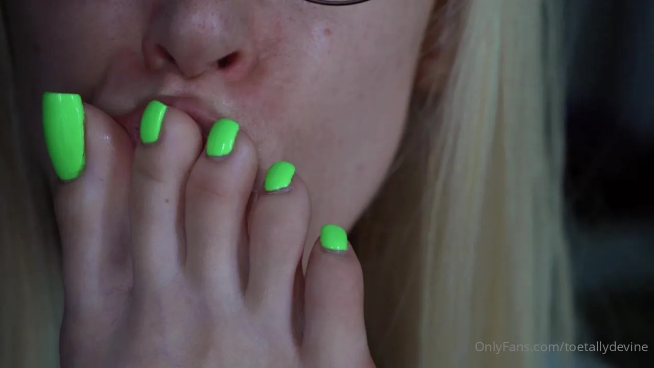 toetallydevine get in my mouth tags green pedi neon pedi foot worship fw sfw self foot worshi onlyfans xxx porn videos