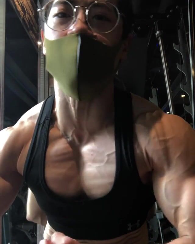 Chinese Fbb huge muscle