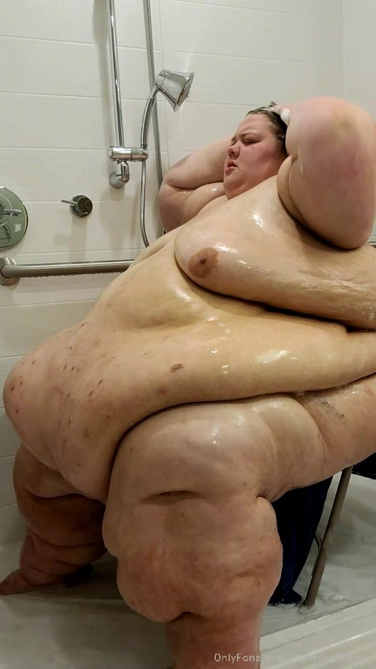 Fatmisstssbbw shower