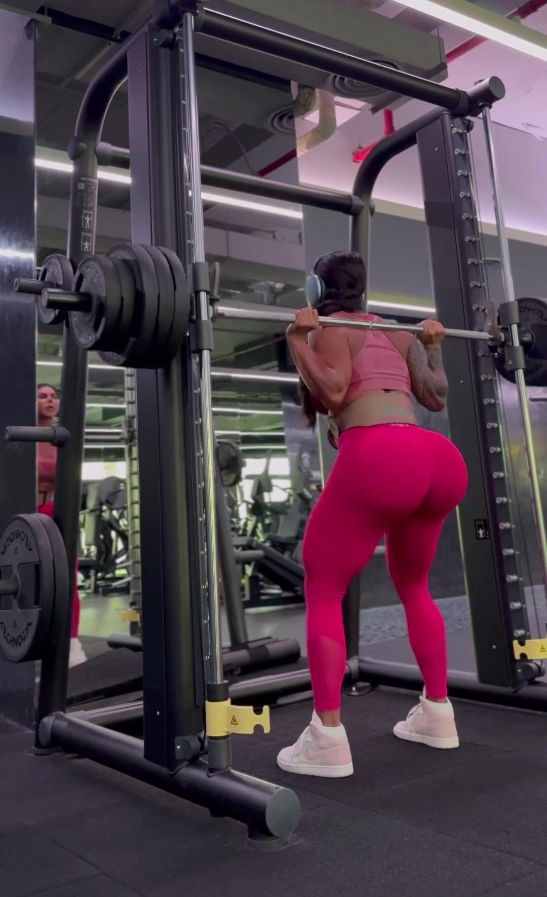 Suelen bisolti squats 2