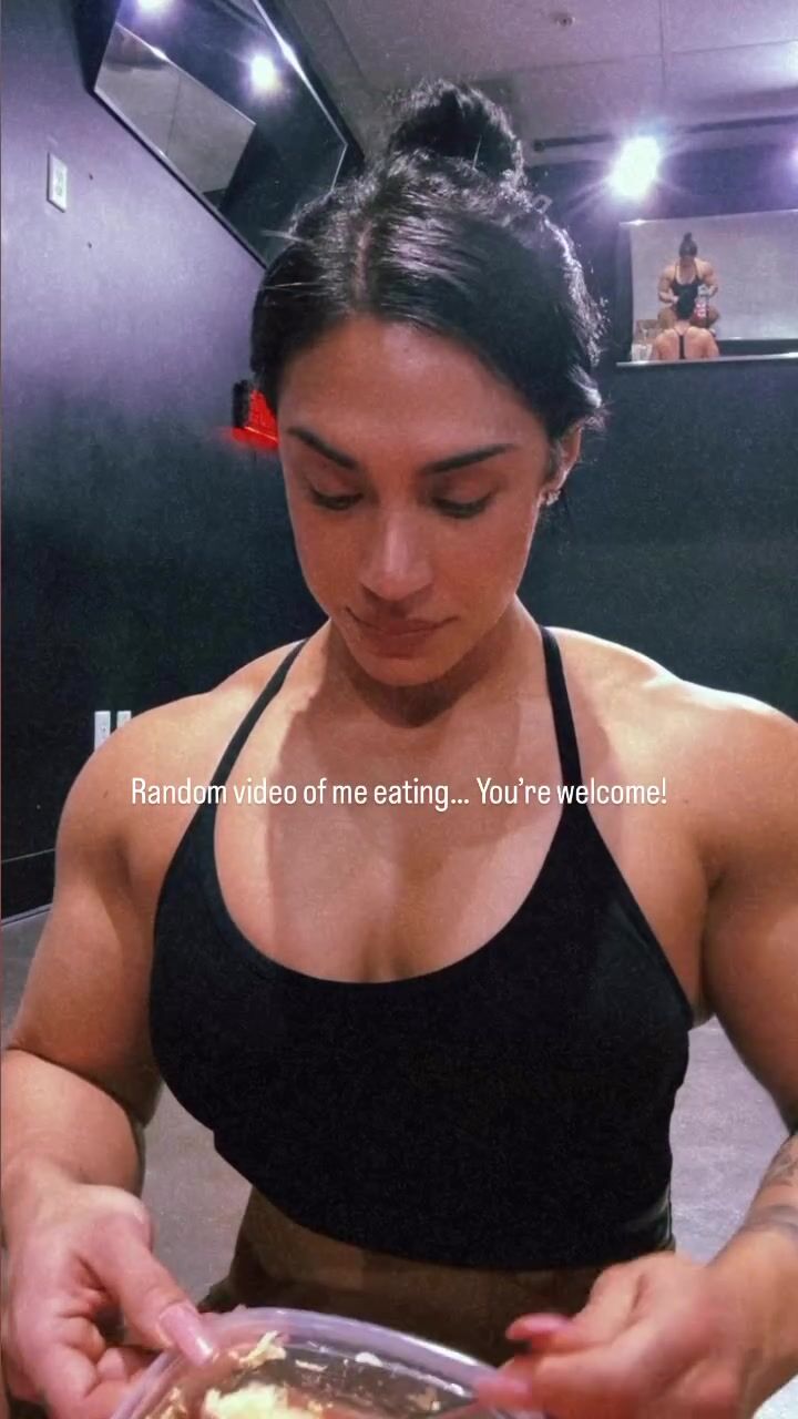 Kristina Mendoza Eating In The Gym