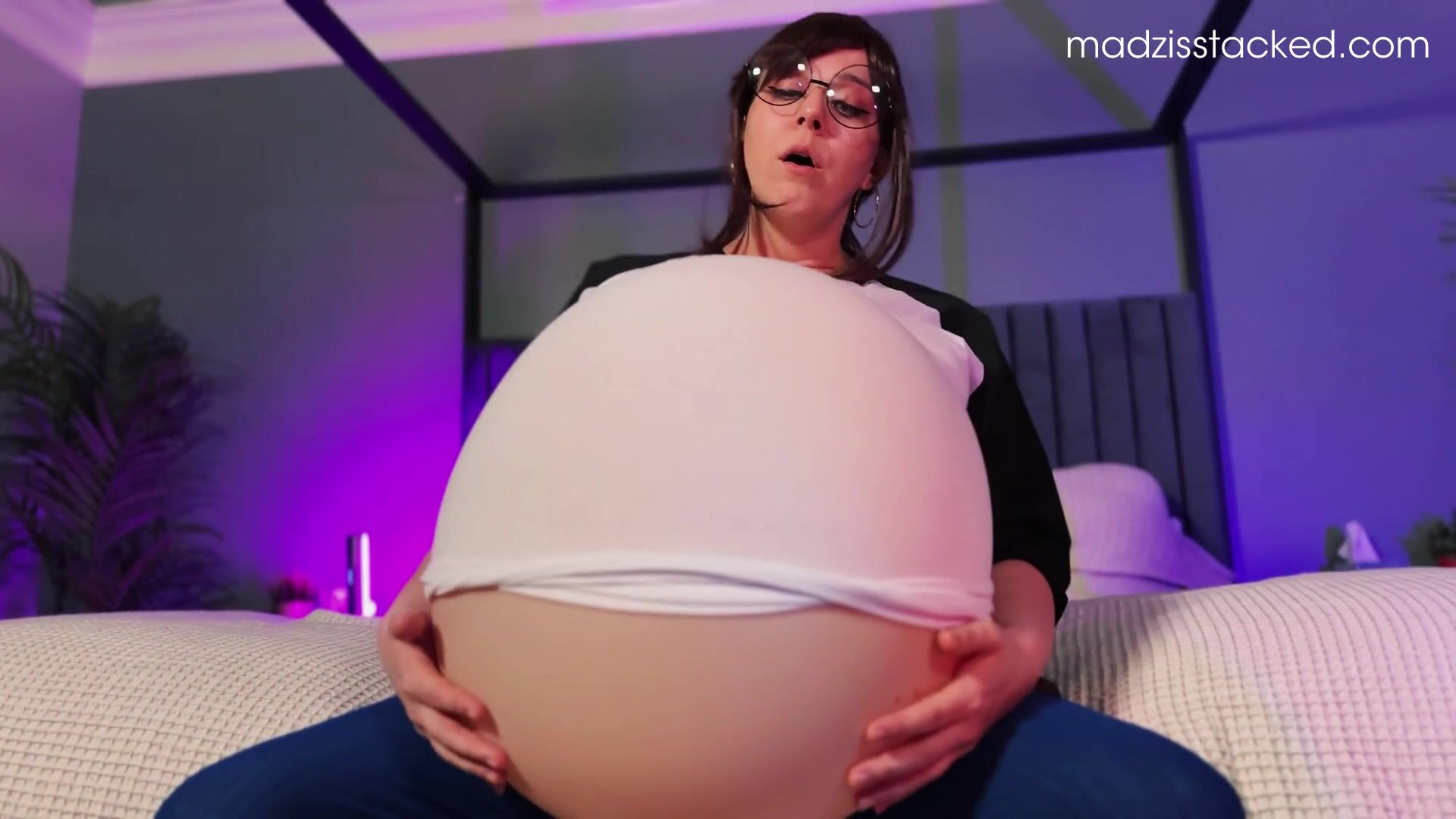 Madzisstacked - B.E. Quickie - Julie Powers’ Looks Pregnant!