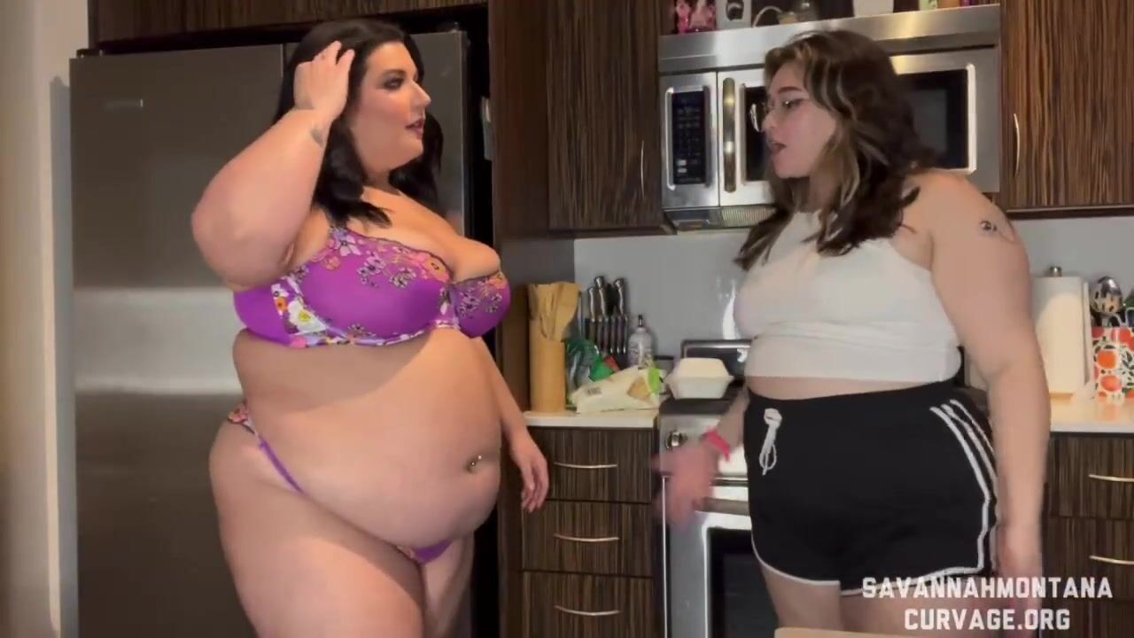 Savannah montana eats roommates food