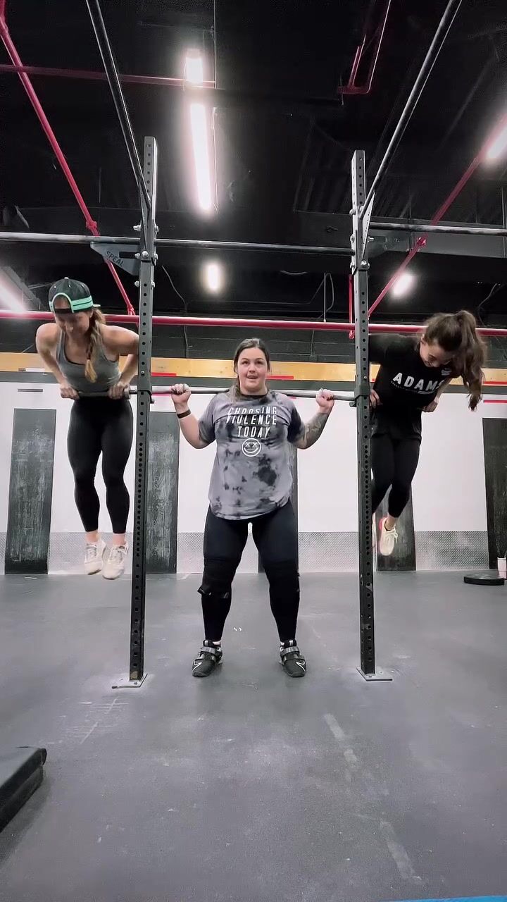 powerlifter lift two girl