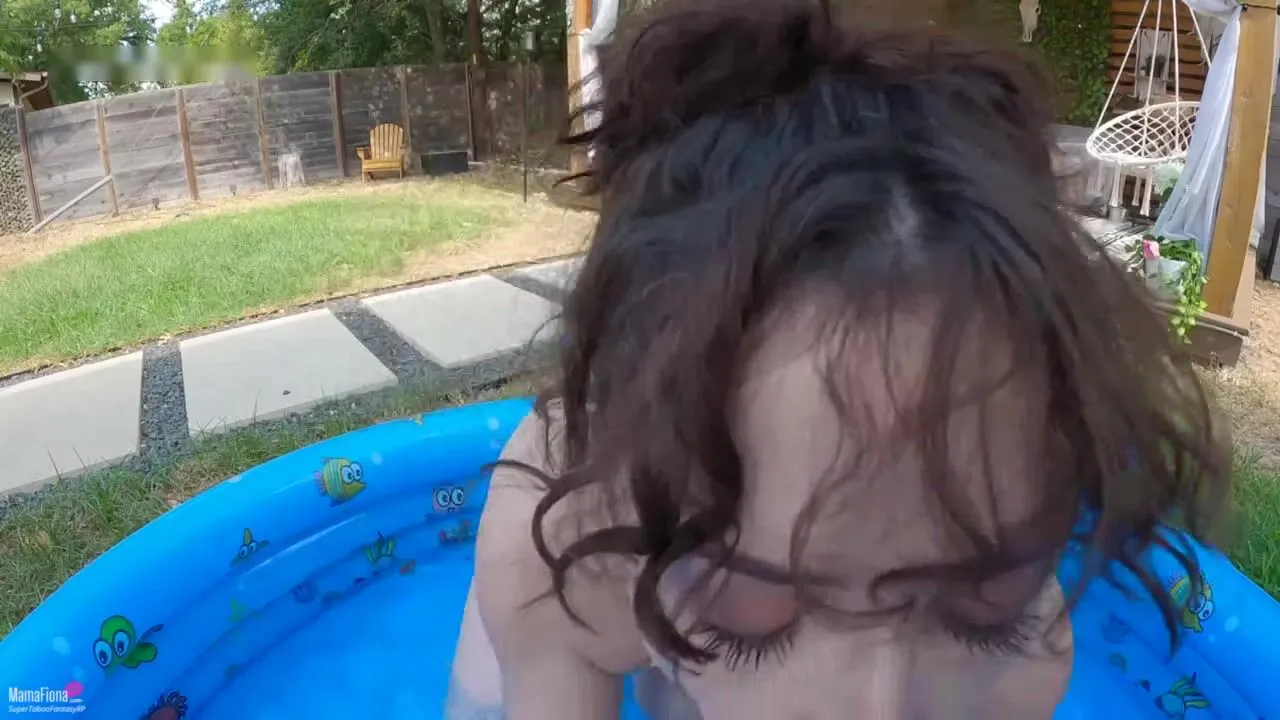 Mama Fiona - Playing in The Kiddie Pool