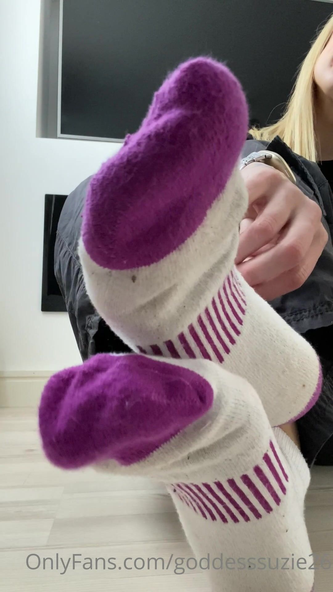 Goddesssuzie stinky socks