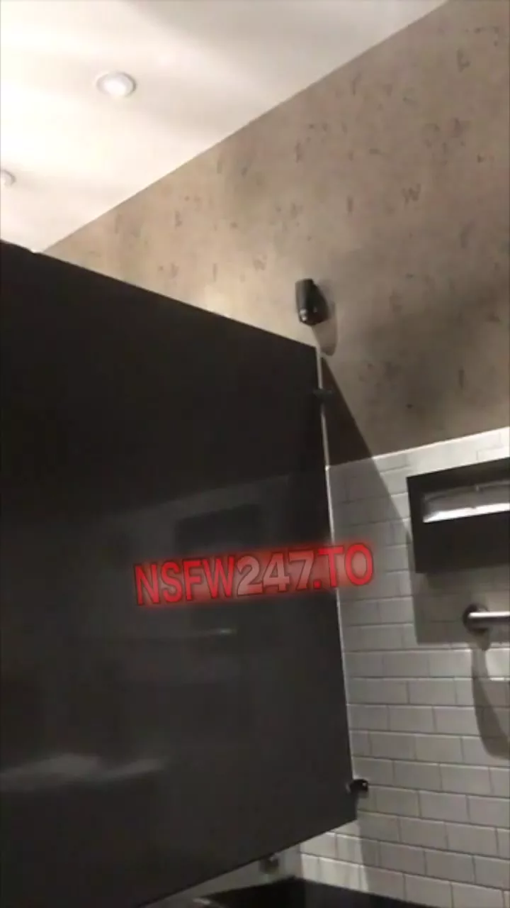 Lana Banks public toilet standing masturbation snapchat premium porn videos