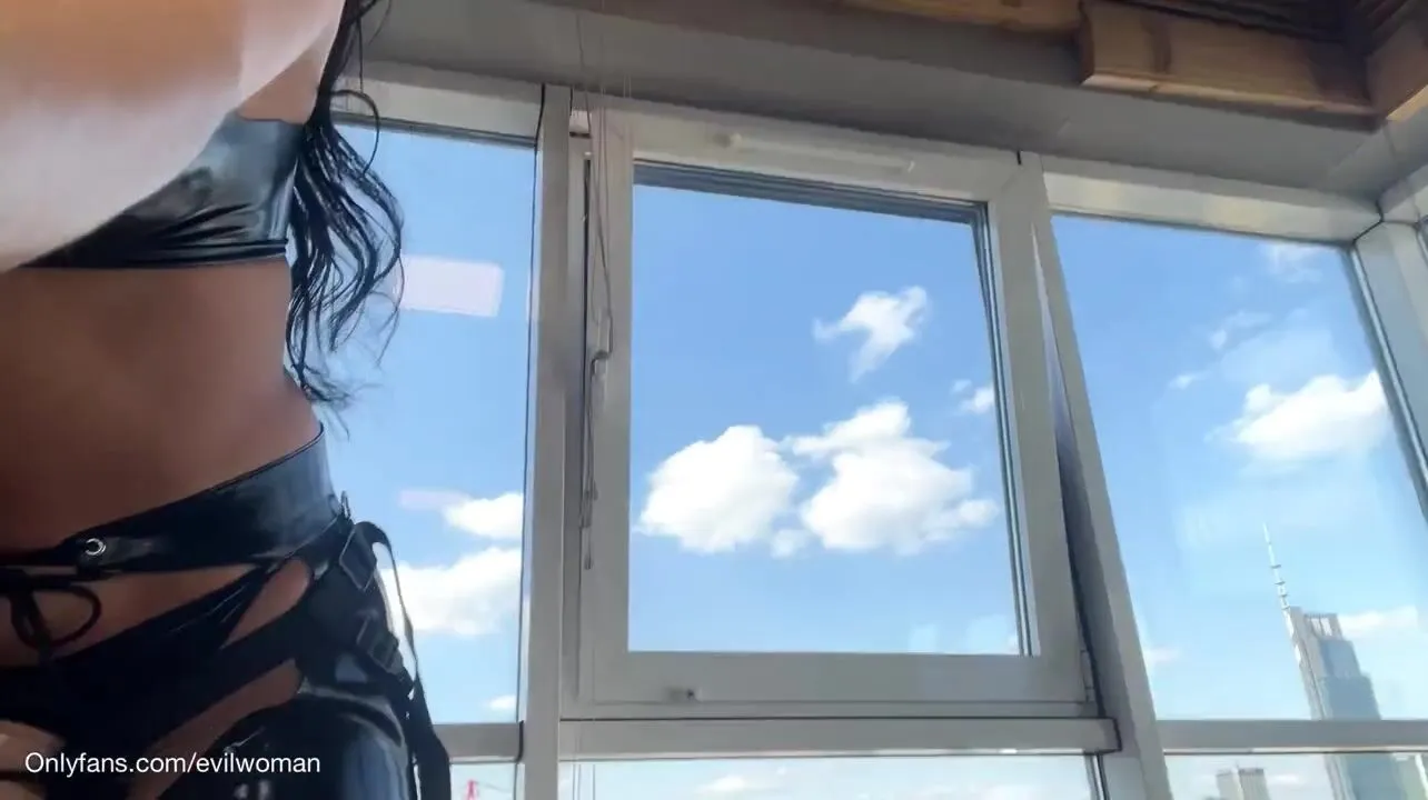 Evil Woman - Strapon Worship Pov