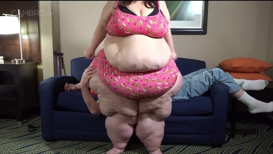 Ssbbw squashing buttdrops