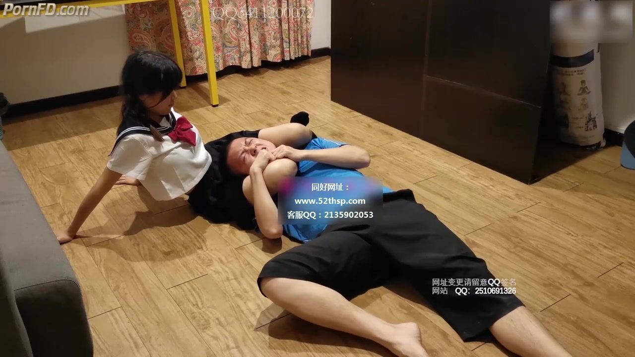 Chinese headscissor school girl