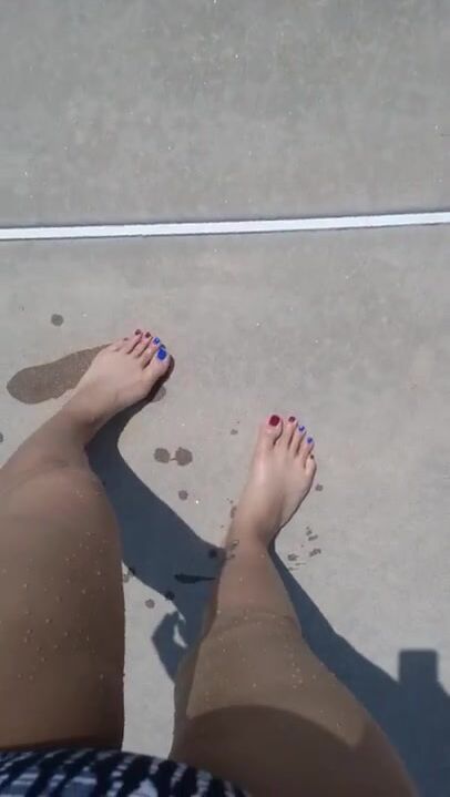 GODDESS DESIRE SEXY FEET LONG TOES POOL