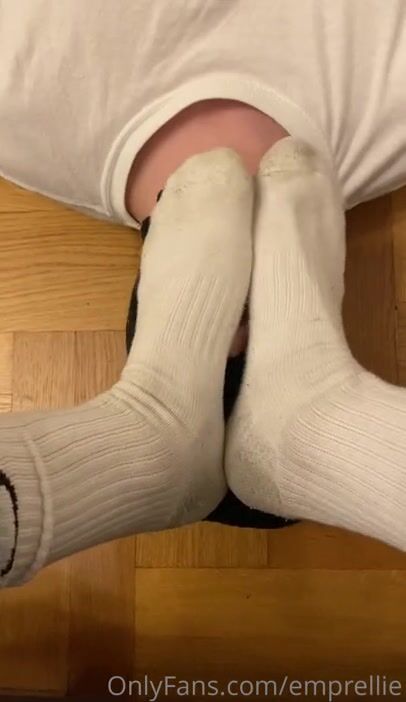 Empress Ellie _ smell and lick dirty socks