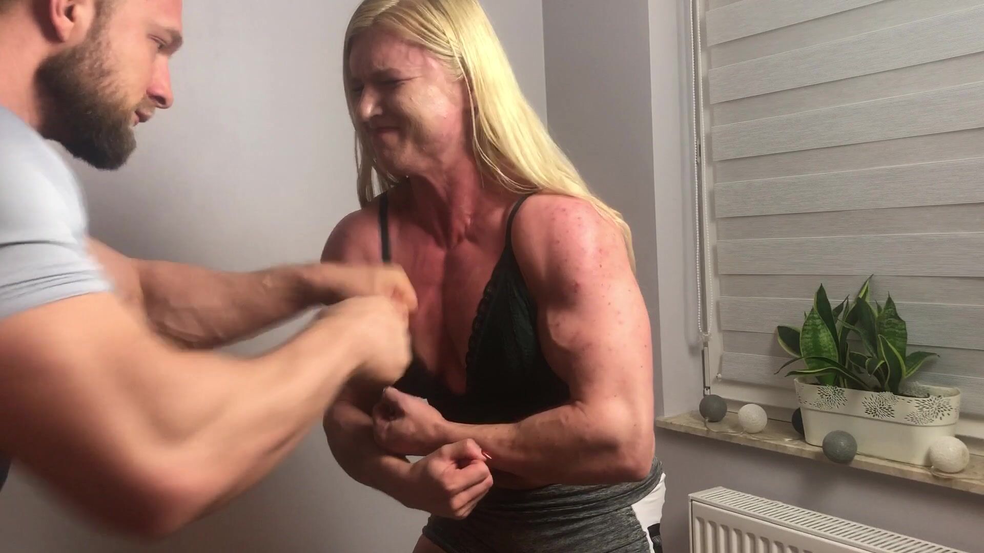 PeaksBlonde Pecs are too thick to be hurt by punches