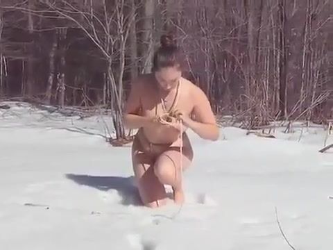 Selfbondage in the snow