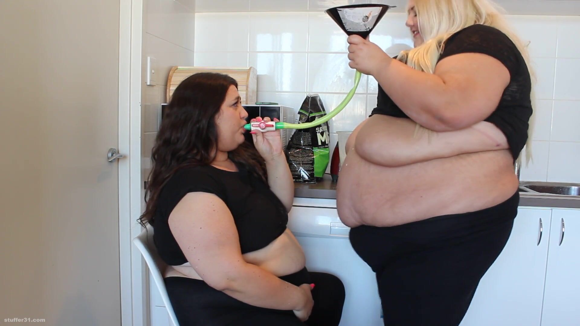 BBW Layla & Katie funneling 2