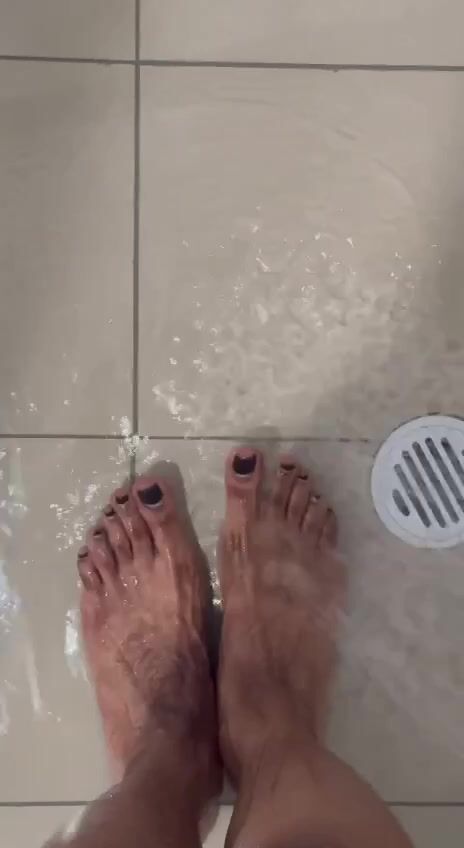 Big footed shower