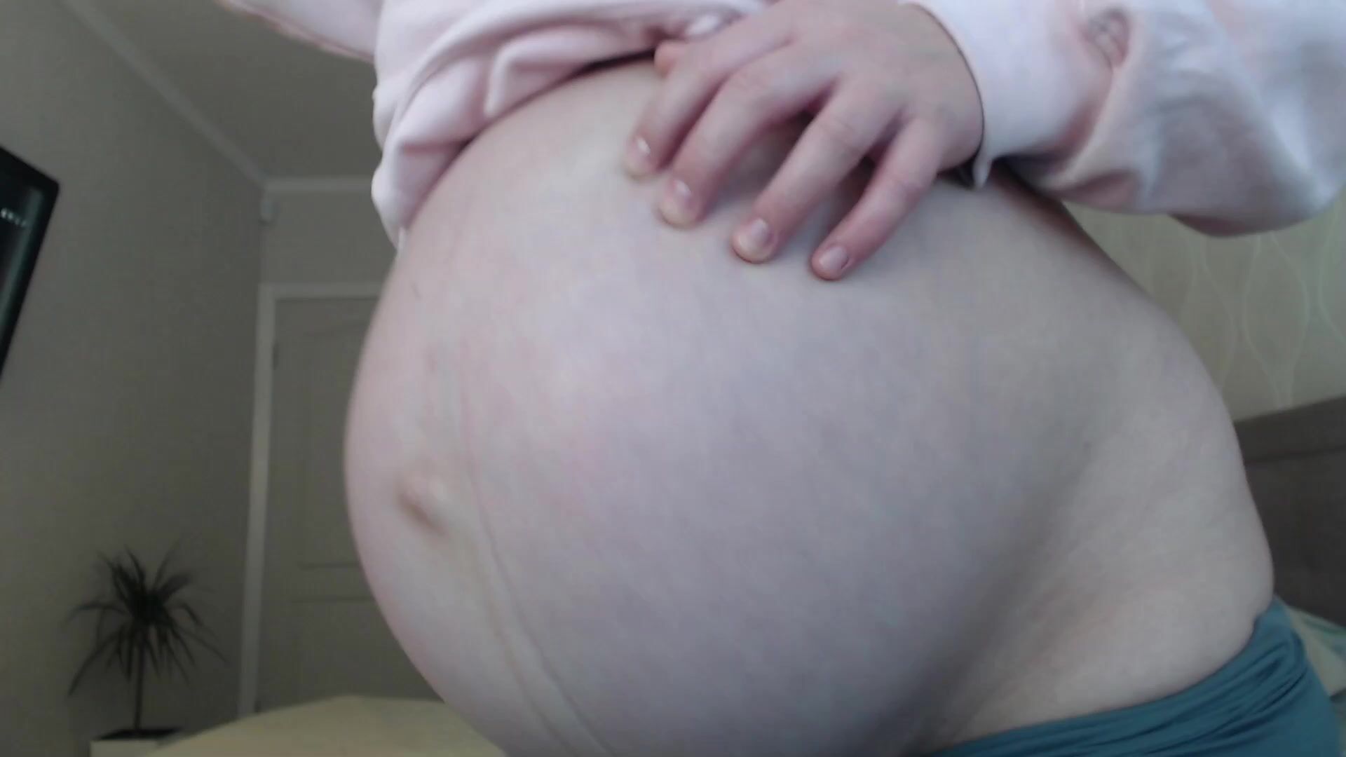 pregnant camgirl belly play