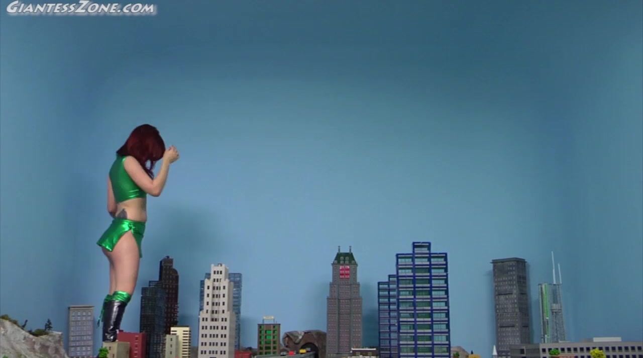 Giantess Miss Velvet - First Contact