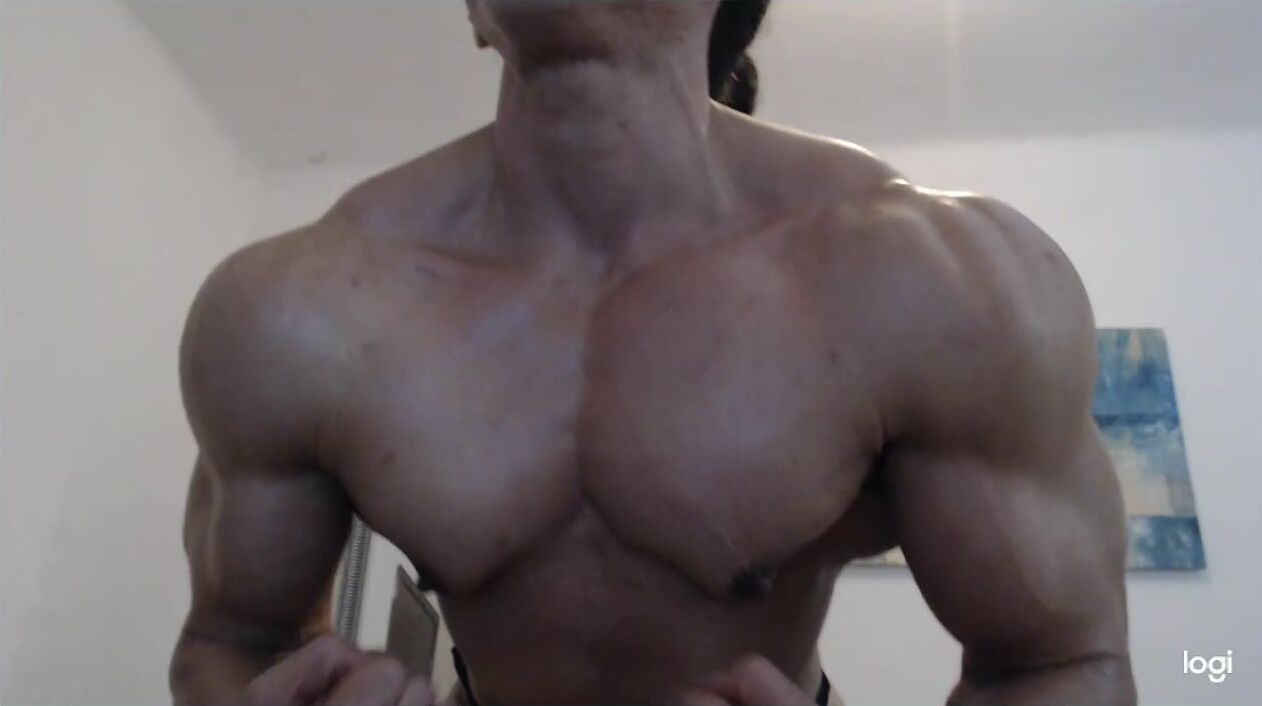 Fbb Manal - Hard pecs