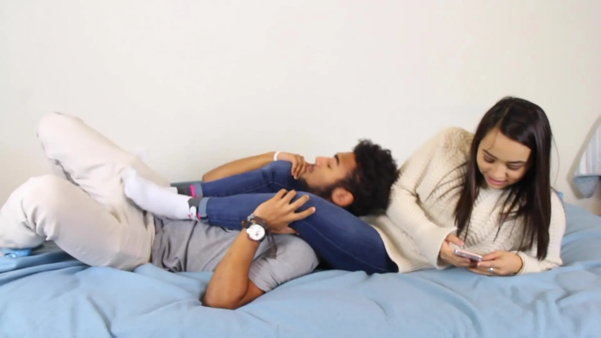 Lily Sampson Headscissor Challenge (Youtube)