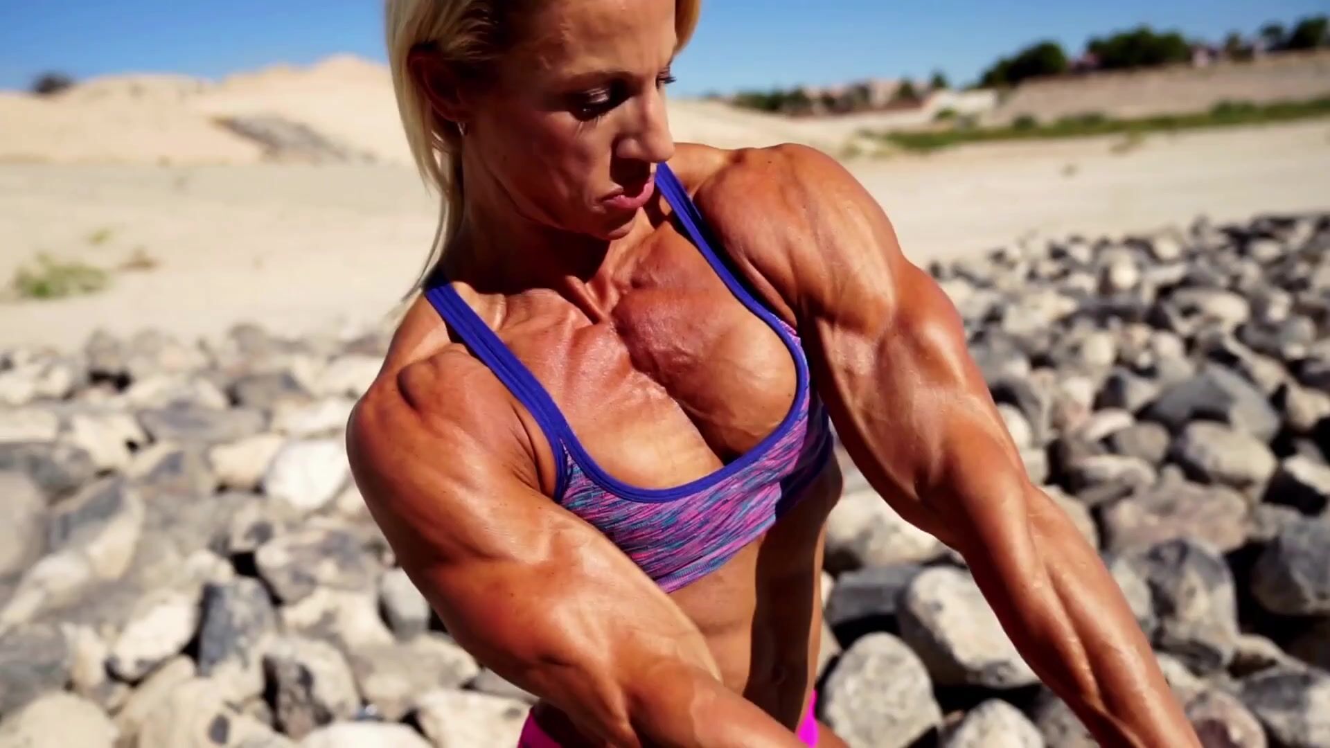 Jen Louwagie - Hulking out