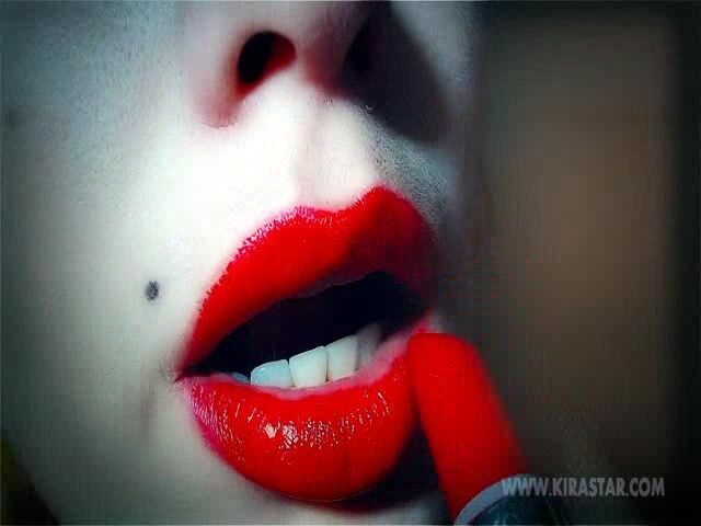 Kira Star - Lips Up Close