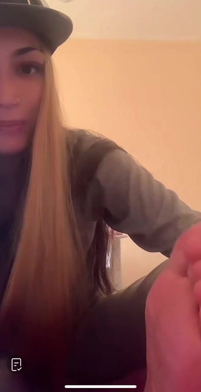 Toe wiggling teen