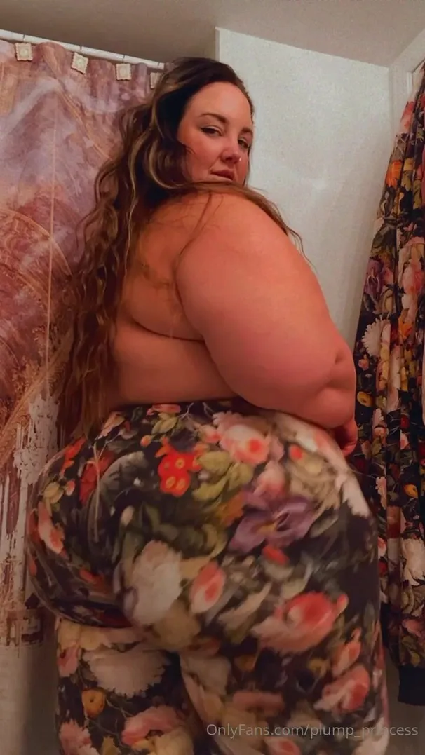 Plump Princess Show Her Soft Bare Breasts
