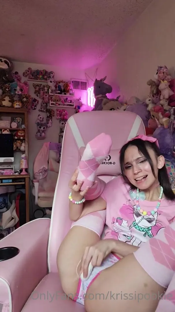 Krissi Pookie - Little Princess Touches Herself AP