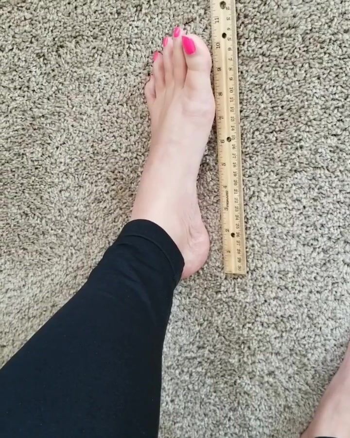 Feet Measure Almost 29cm