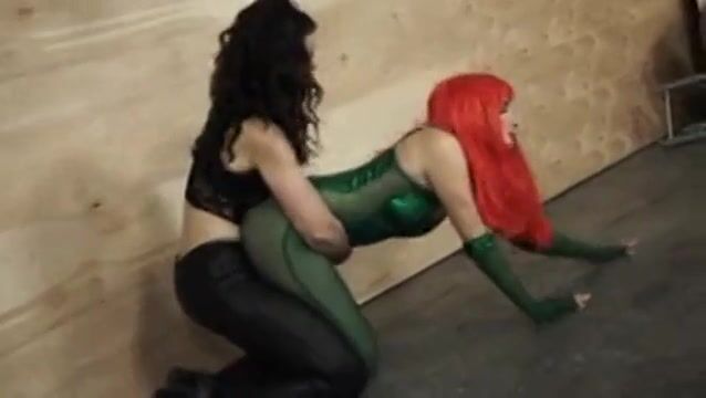 Superheroine catfight isis vs nightshade