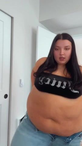 jasminexo way to fat for her clothes