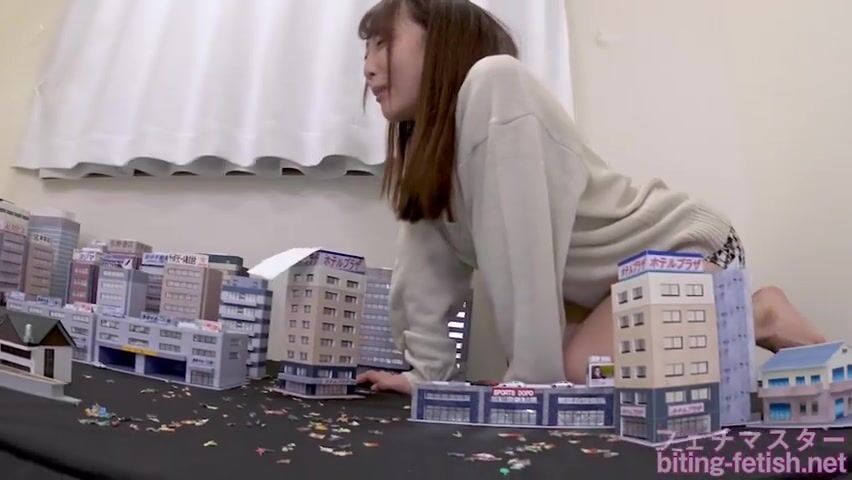 Asian Giantess city rampage