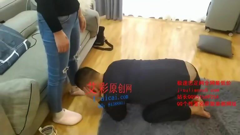 Chinese Goddess Xianer slaps her slave viciously