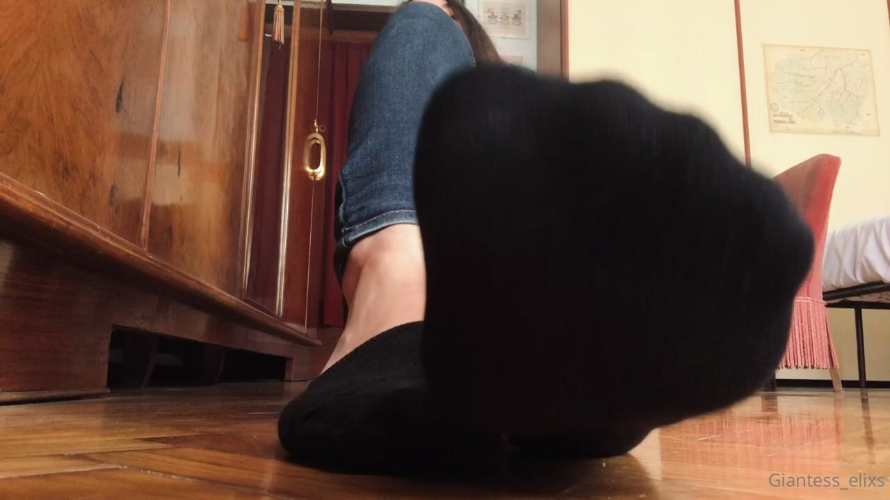 giantess_elixs feet and socks