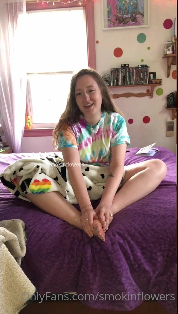 Smokinflowers friends sister feet 1