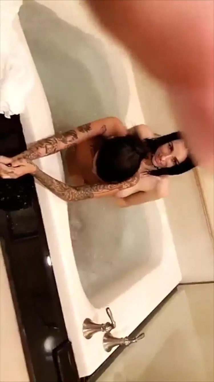MissPots bathtub blowjob porn videos