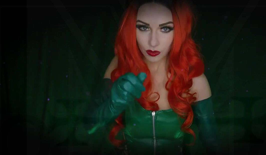 Poison Ivy - kissing hypnosis