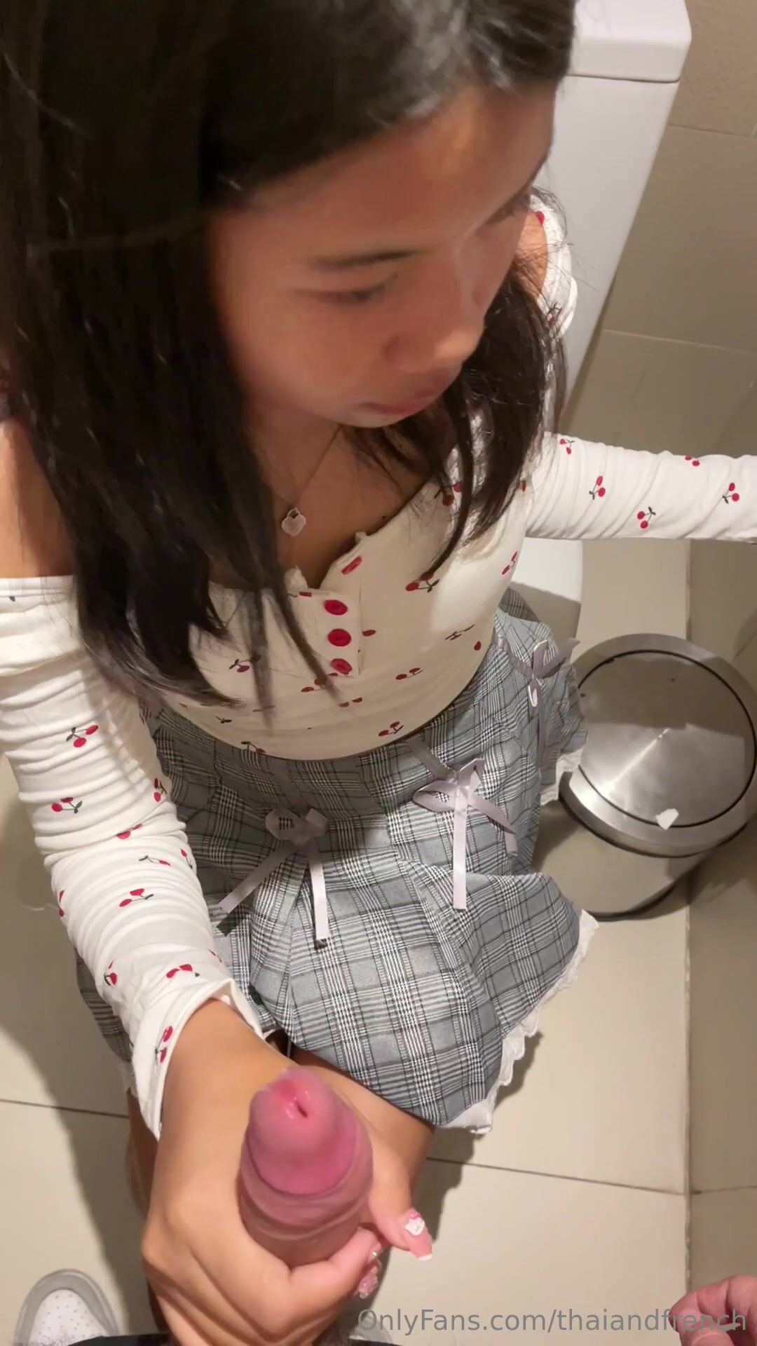 thaiandfrench public toilet bj