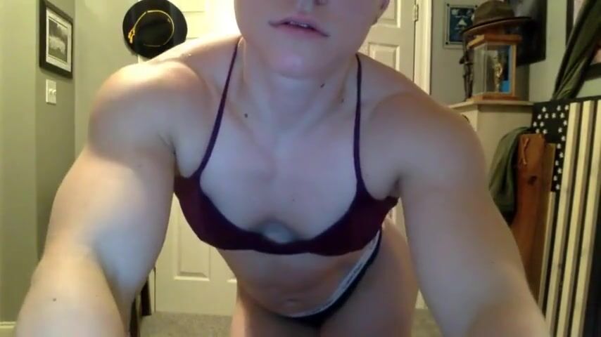 pretty muscle babe beautiful no silicone tits