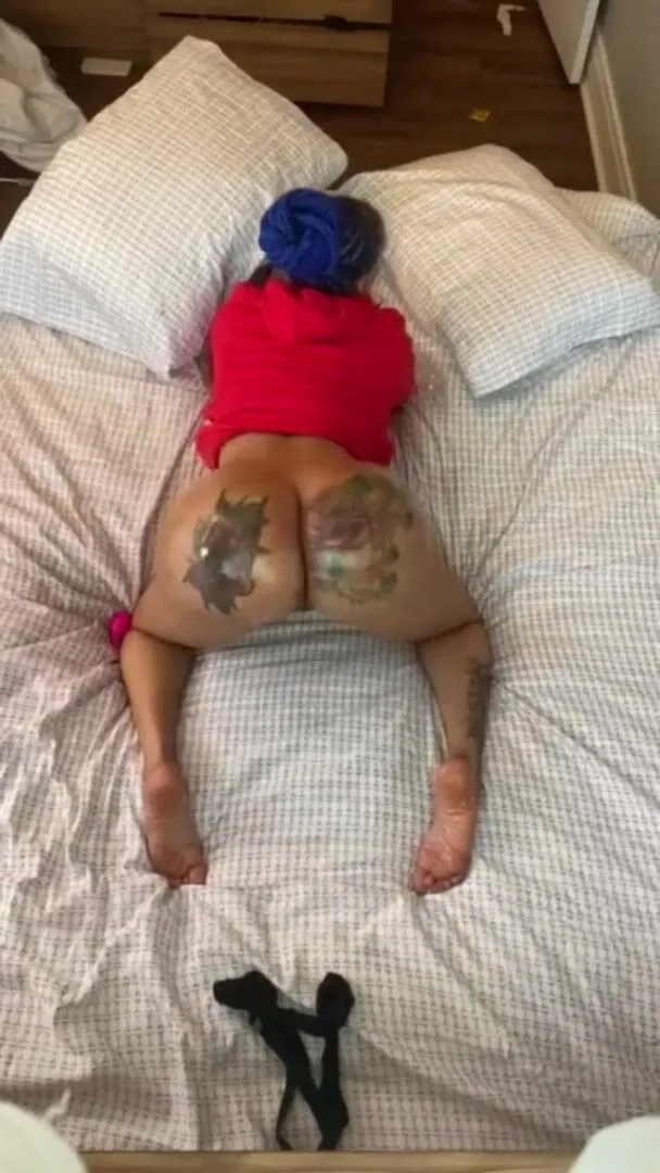 Alicia-Cox Ass Shaking