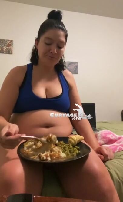 Mandie Dee belly stuffing