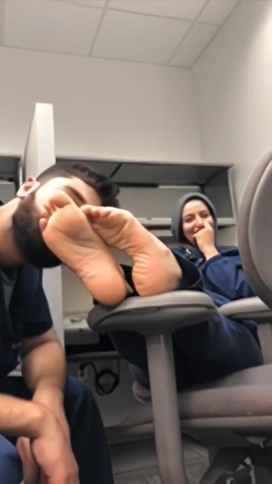 Arab hijab girl feet worship - https://www.cambro.tv/