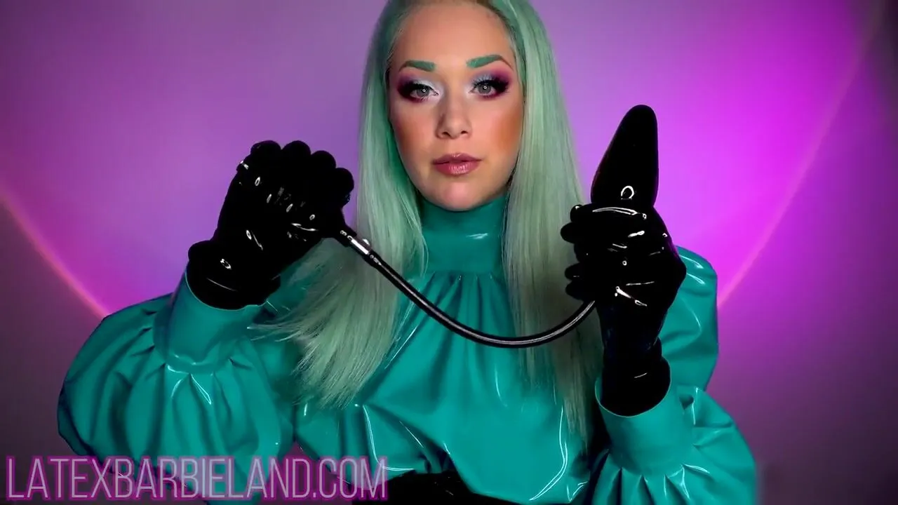 Latex Barbie - Poppers & Anal Training