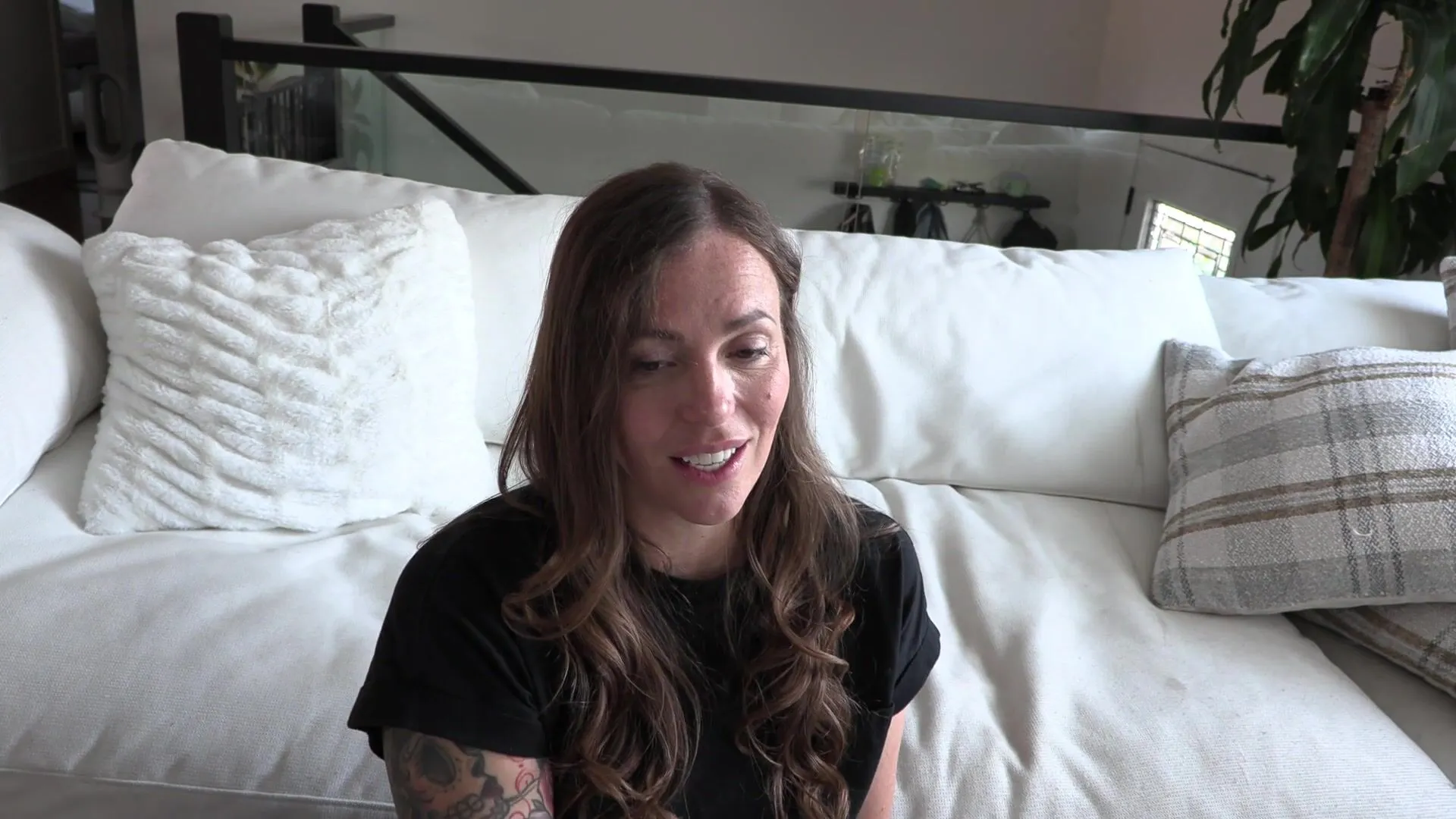 Yogabella - Mommy forgot her panties