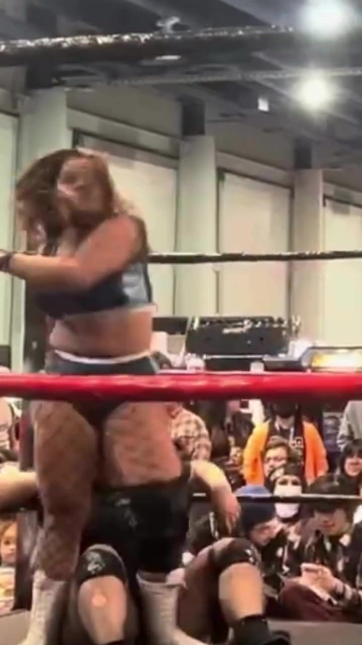 Nadia Sapphire Stinkface