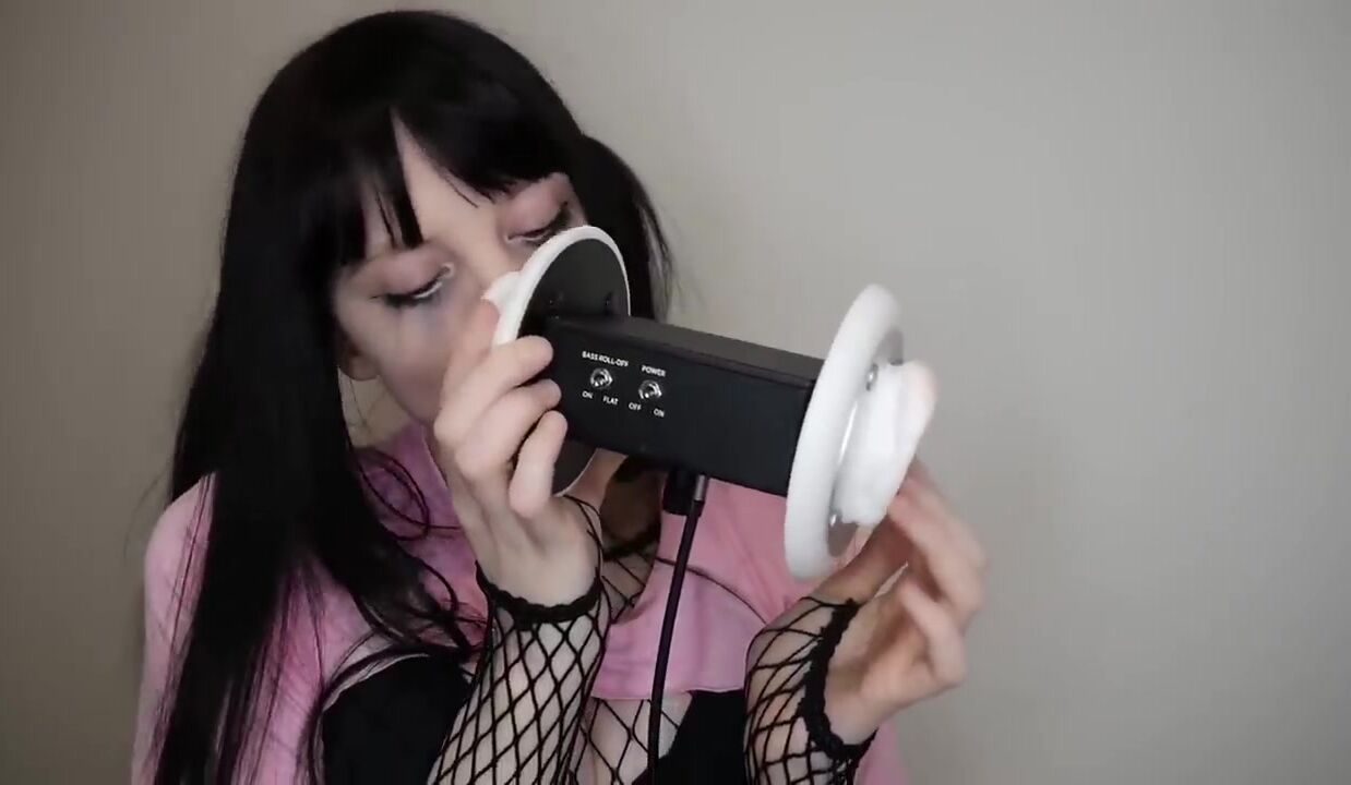 Exoe ASMR Ear Licking