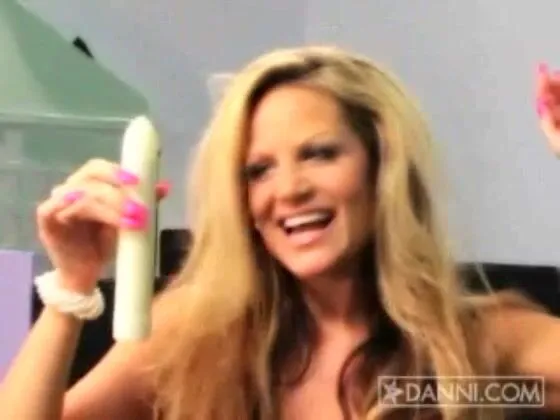 Kelly Madison in Attack Of The 50ft Woman