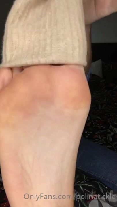 Polina toe sucking