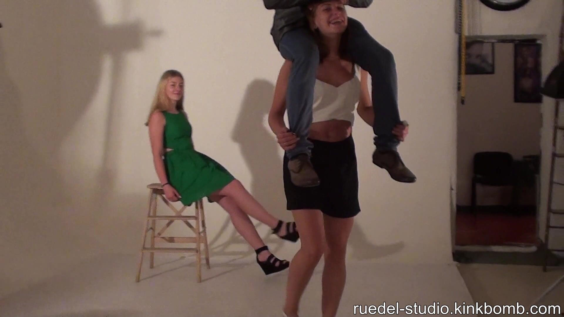 ruedel studio lift carry multiple girls